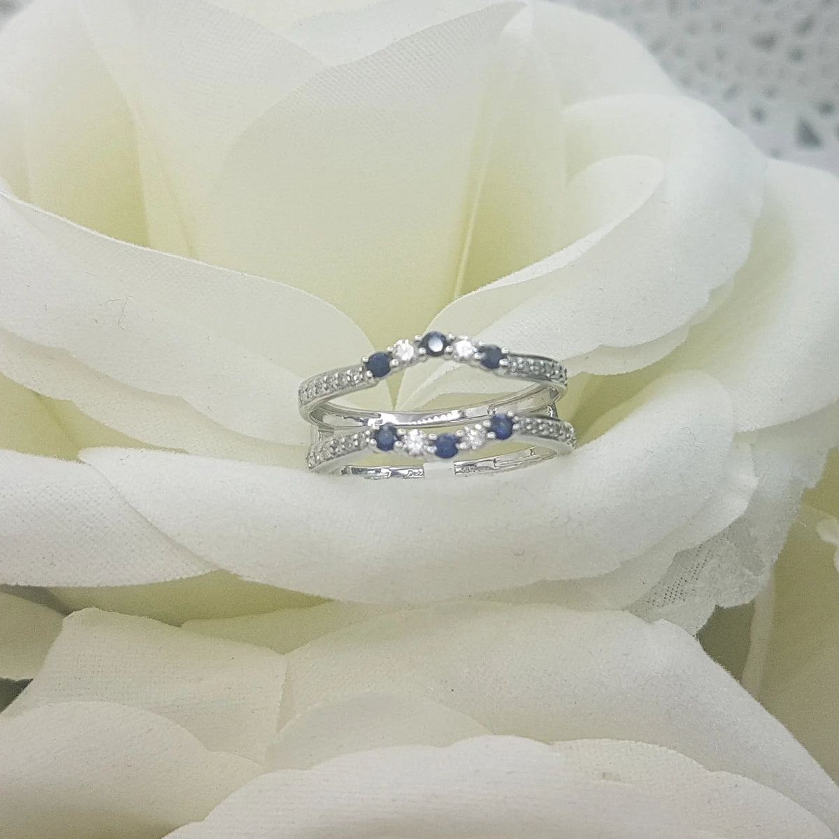 18K White Gold Sapphire Diamond Ring T8919
