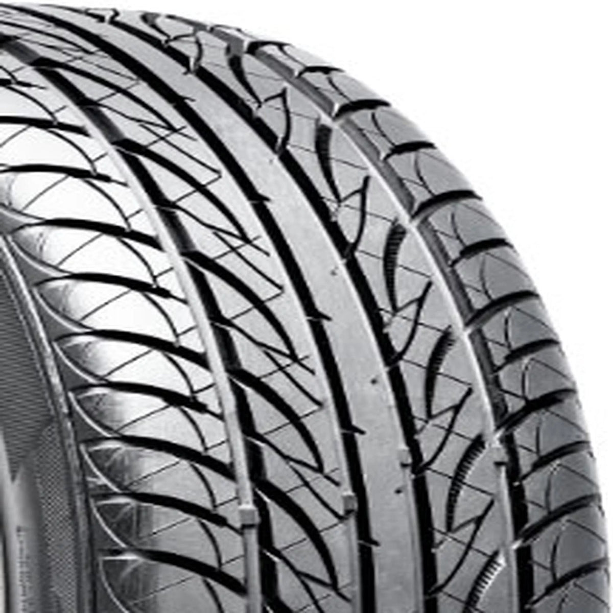 225/40R18 92W XL Passenger Tire Q900