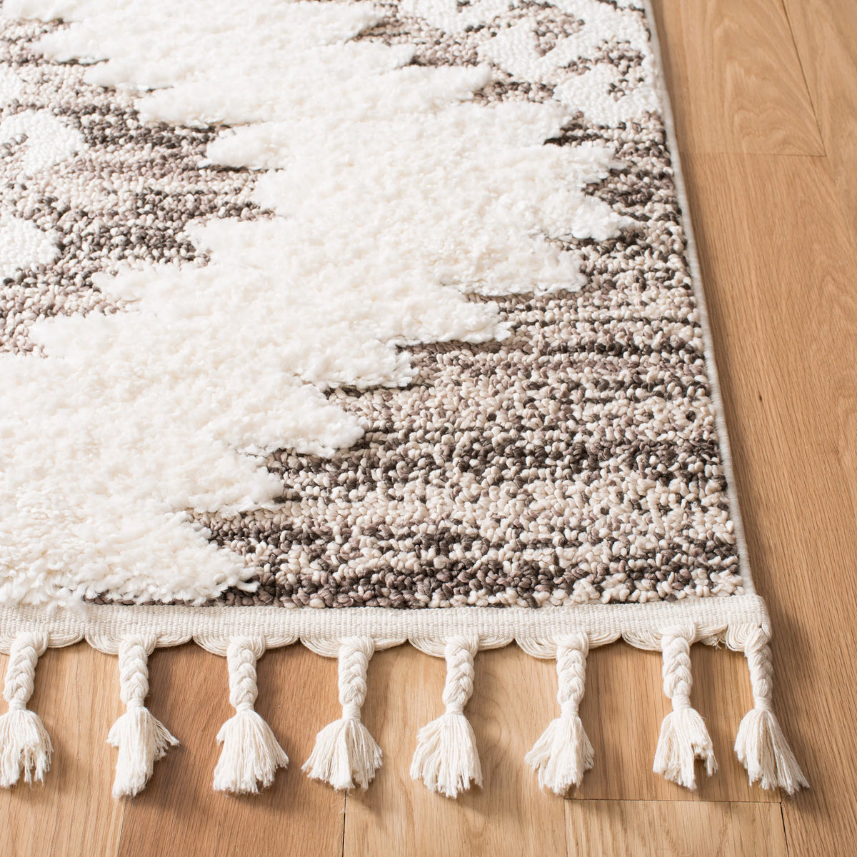 Ivory Brown 8' x 10' Shag Area Rug M674517