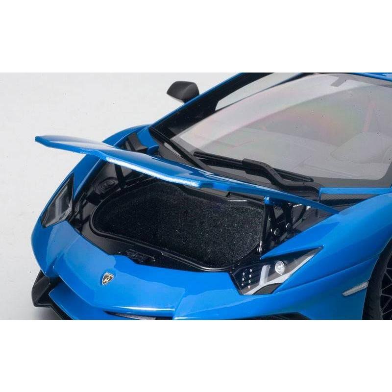 Blue 1/18 Model Car F410458