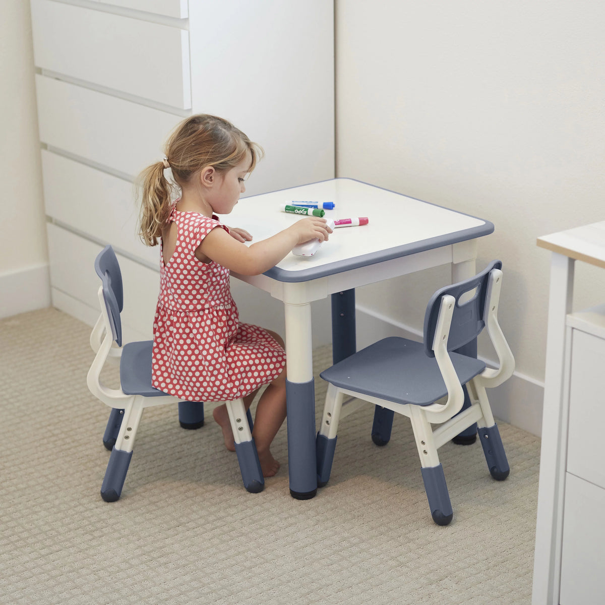 Adjustable Kids Activity Table with 2 Chairs O154812